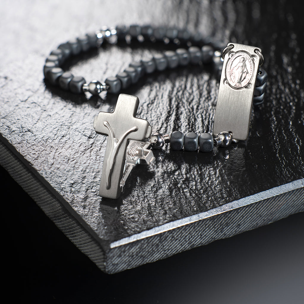 The Rosary for the Dead: How to Pray a Novena for the Church Suffering ...